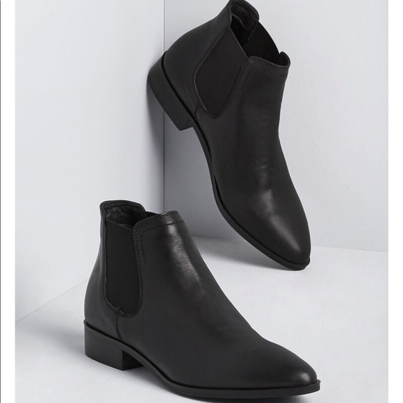 Black Chelsea boots - Picture 1 of 4
